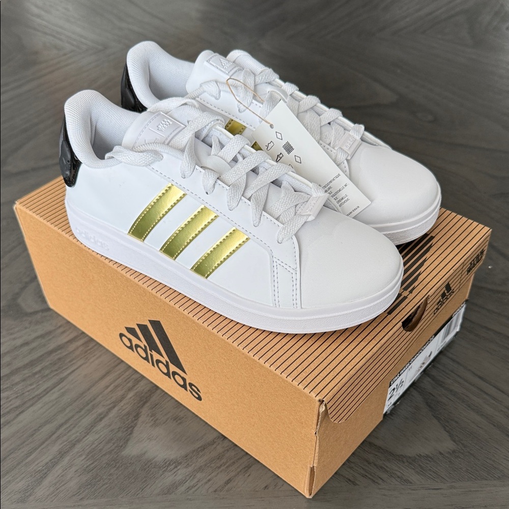Adidas Star Wars Grand Court 2.0 Kids Sneakers in White and Gold